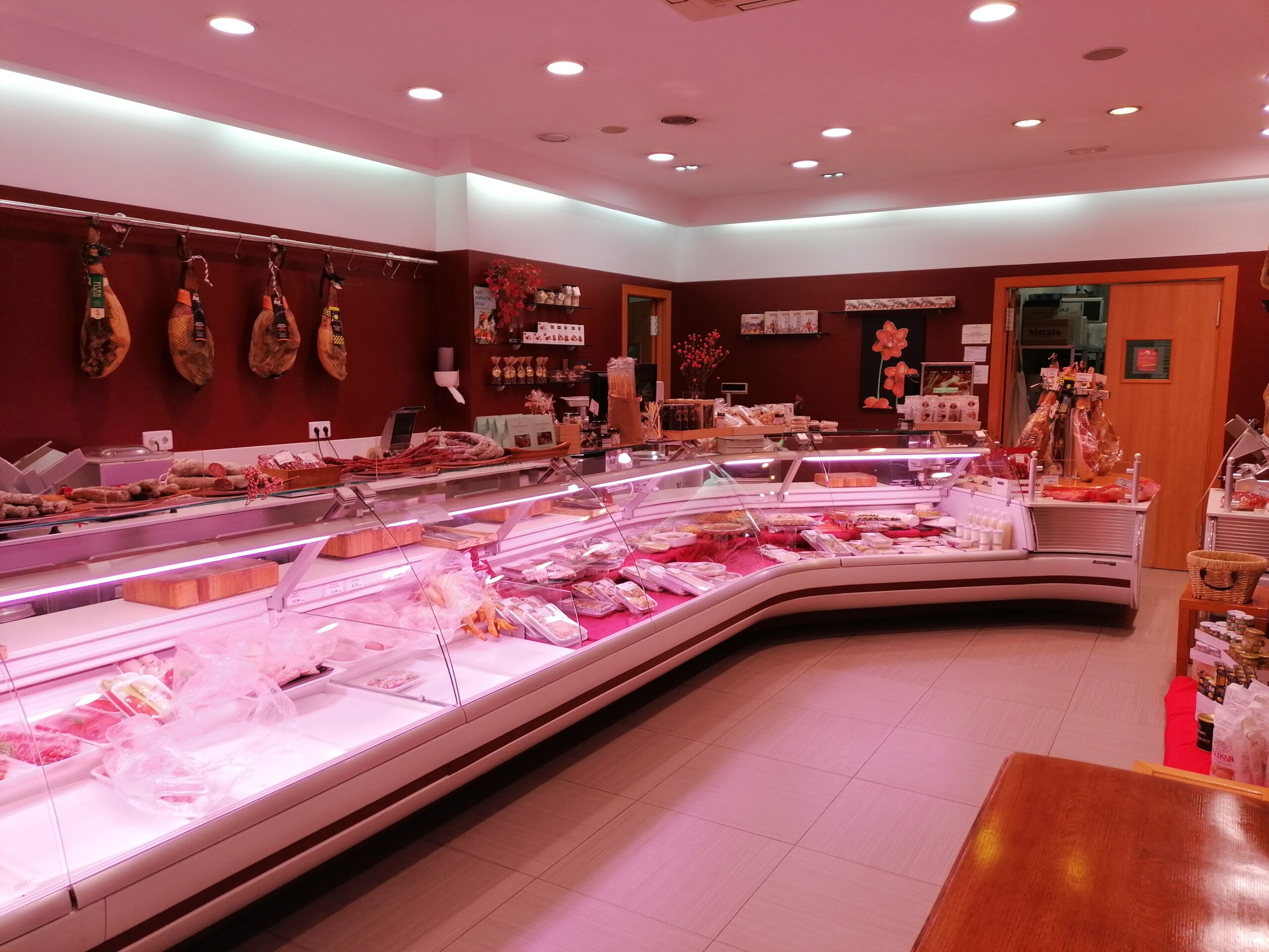 Se alquila tienda con Obrador en Manresa r.1411