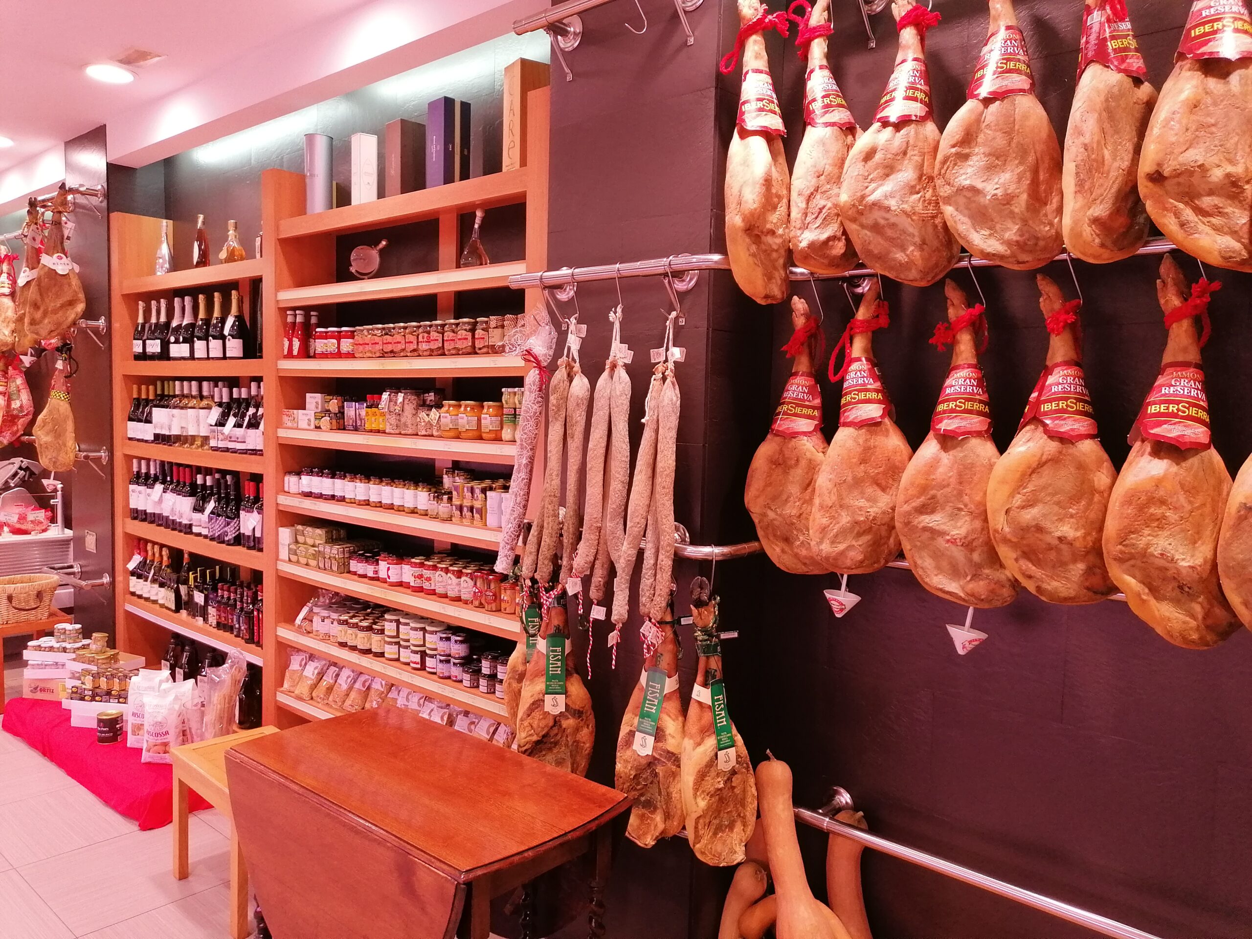 Se alquila tienda con Obrador en Manresa r.1411
