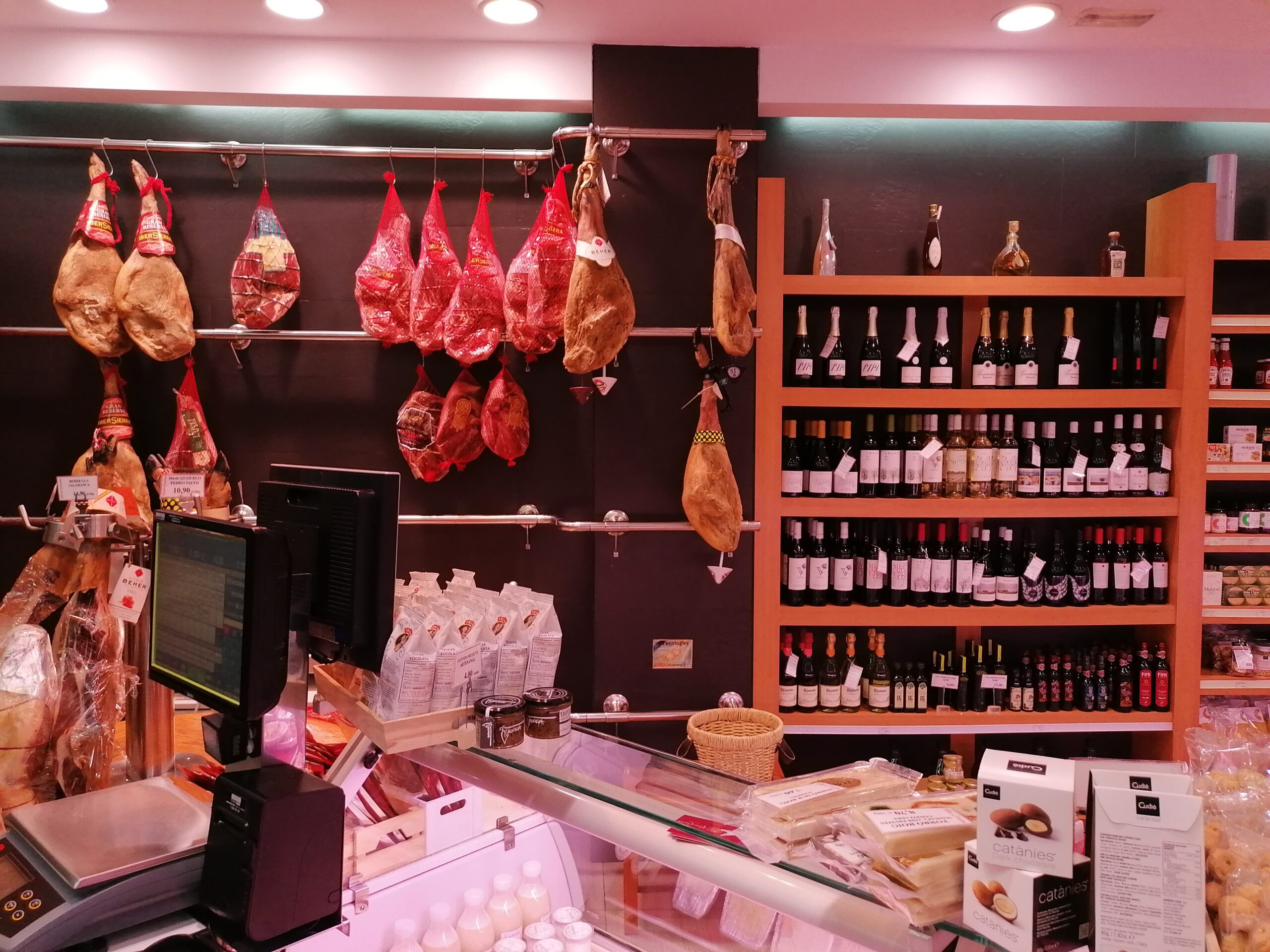 Se alquila tienda con Obrador en Manresa r.1411