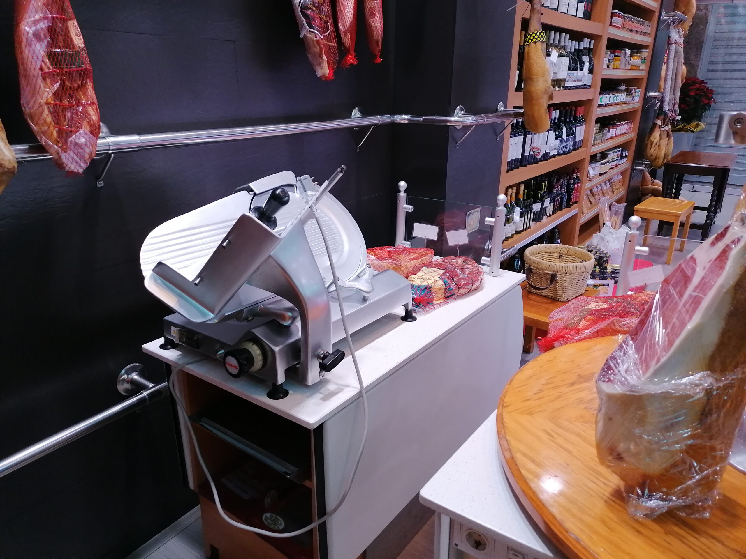 Se alquila tienda con Obrador en Manresa r.1411