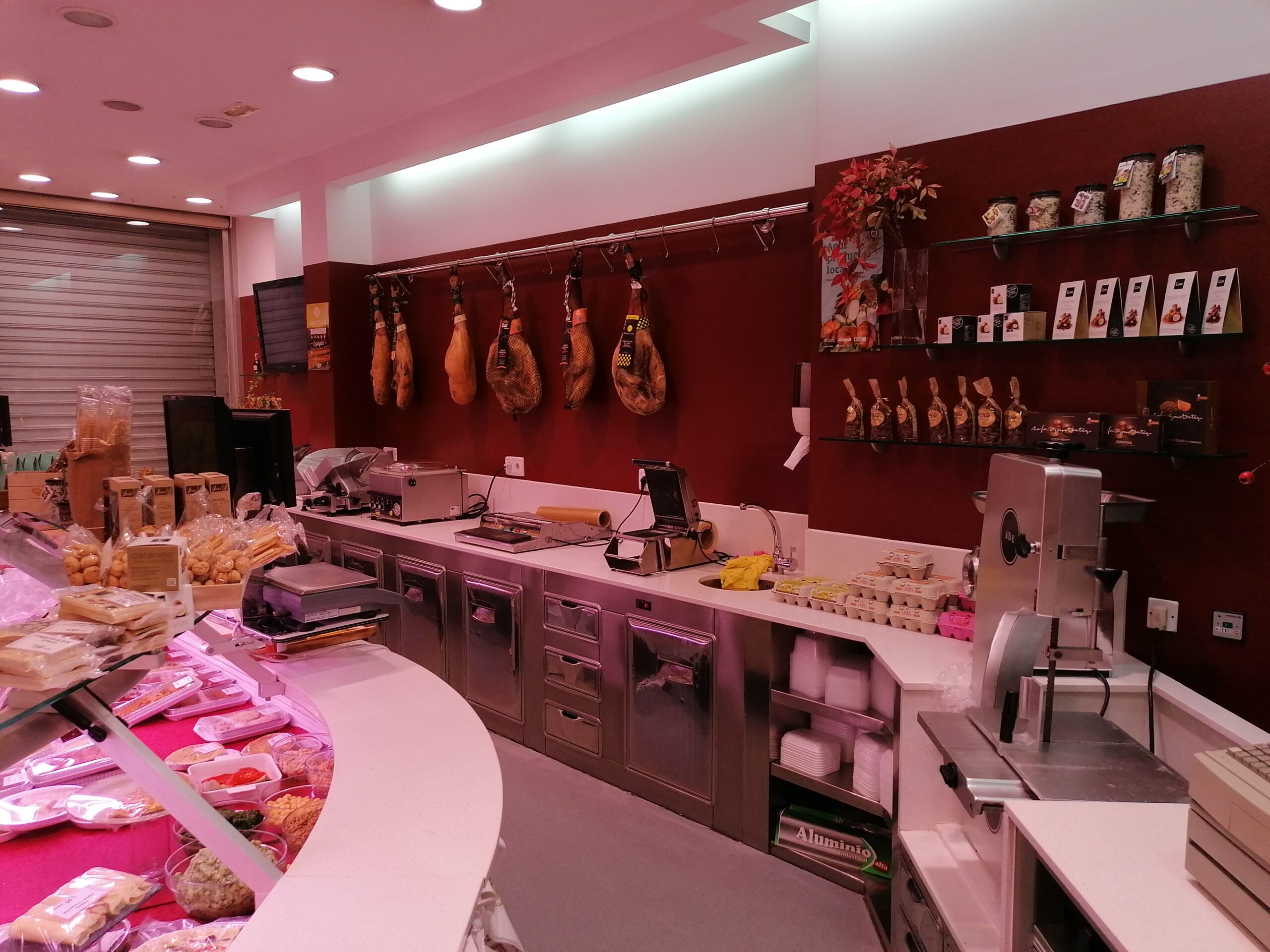 Se alquila tienda con Obrador en Manresa r.1411