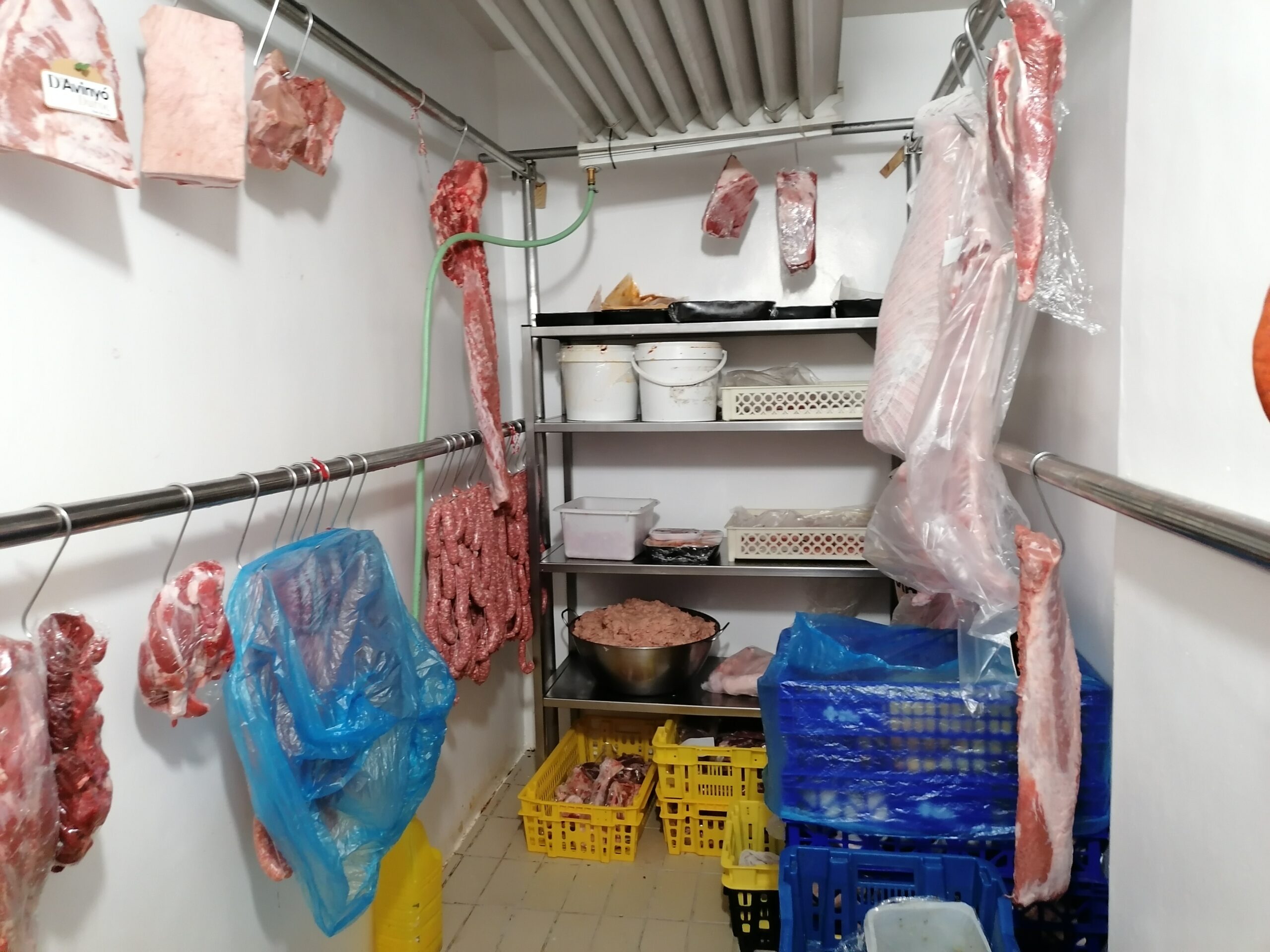 Se alquila tienda con Obrador en Manresa r.1411